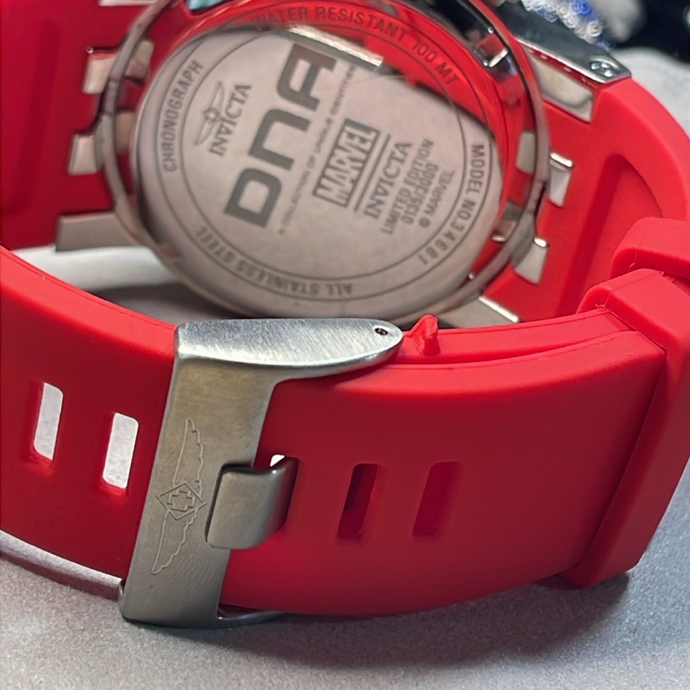 Invicta Spider-Man Limited Edition 0135/3000 Chrono Watch - Picture 4 of 16